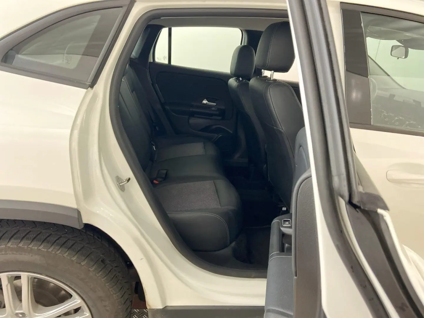 GLA 180 d AHK Lane Key Navi AUT Park-Assist SHZ