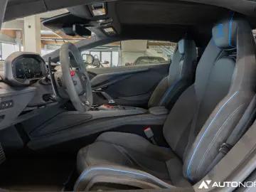 Revuelto Beifahrerdisplay Assistenz CarPlay