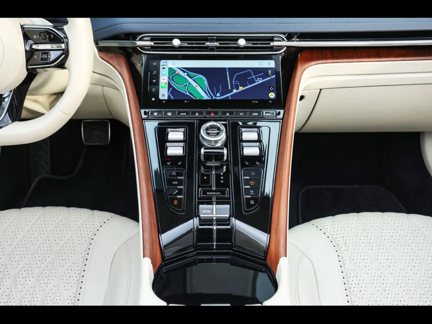 DB12 V8 VOLANTE°ULTRAMARINE BLACK°21''°360°