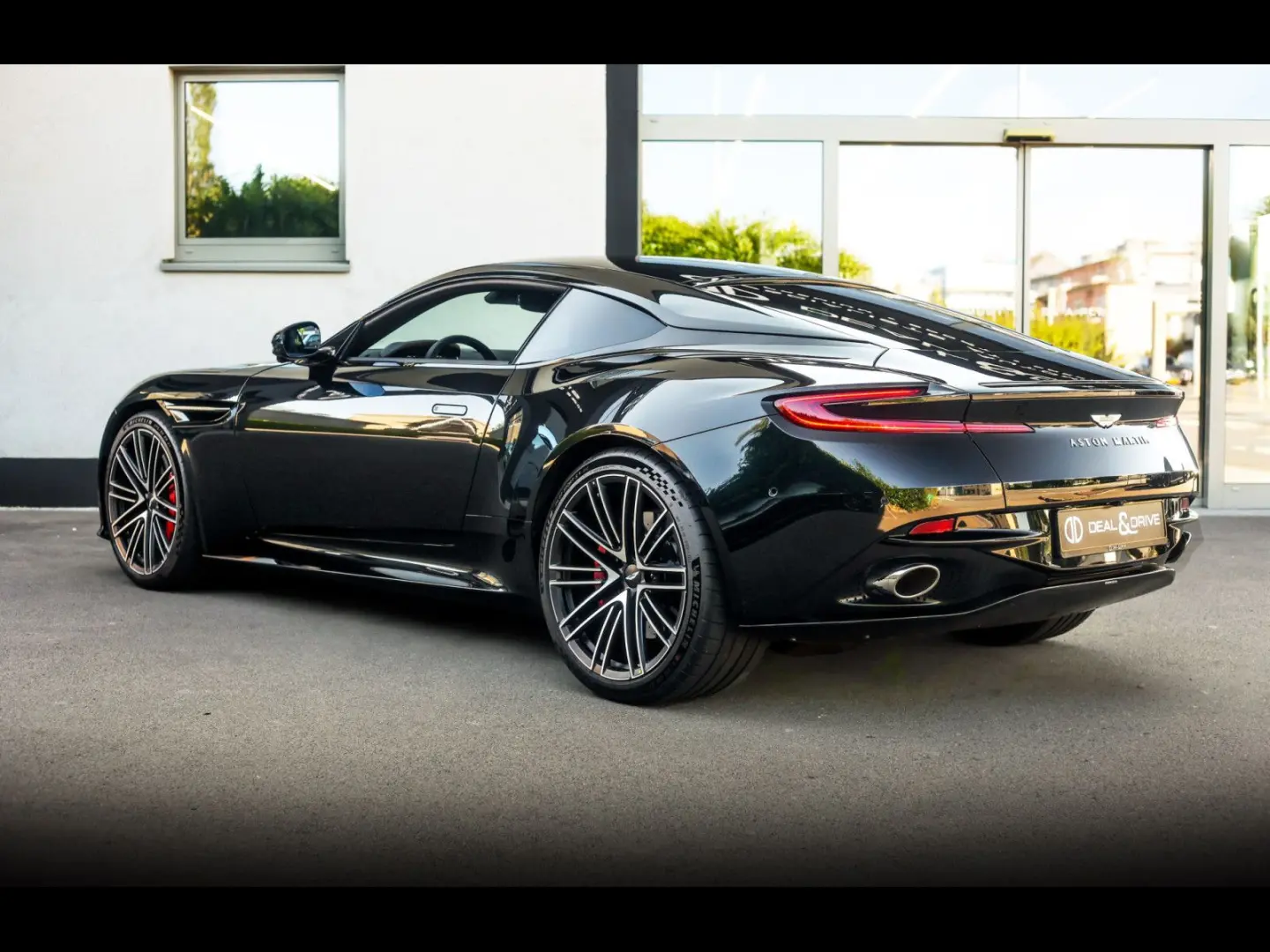 DB12 V8 COUPE Q SPECIAL°OBERON BLACK°360°KERAMIK