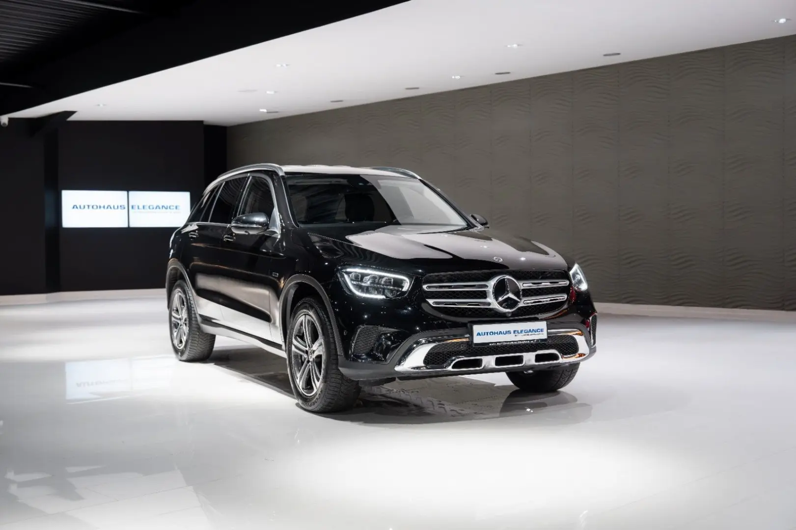 GLC 300 e 4Matic*HIGH-LED*LEDER*360*AHK*BUSINESS