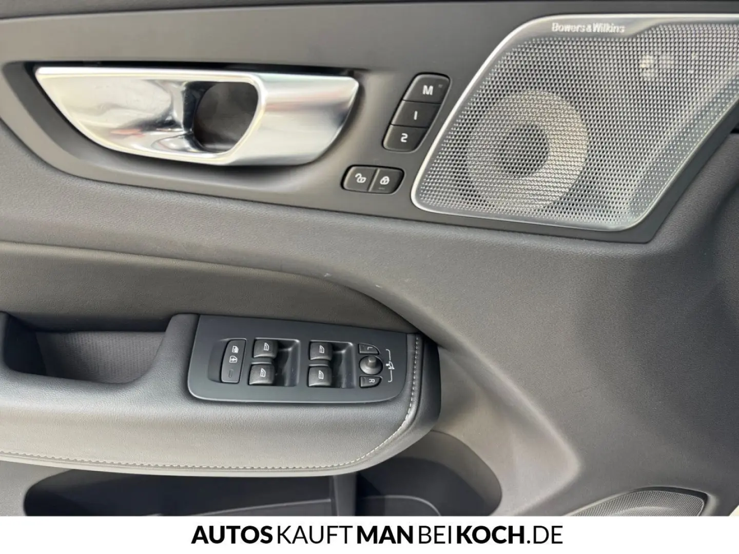 XC60 T8 Plug-In AWD Ultimate Dark HIGH-END Four