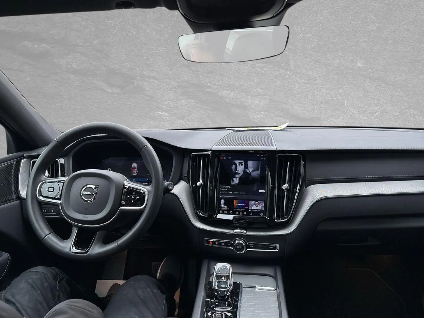 XC60 Ultimate Dark Recharge Plug-In Hybrid AWD