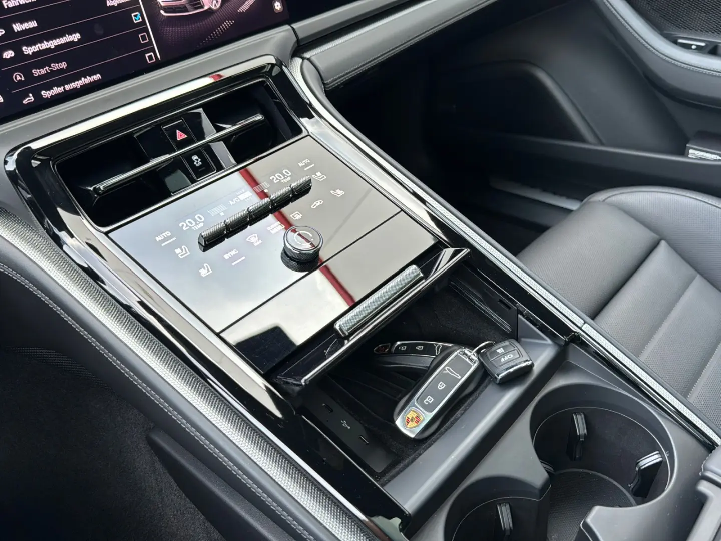 Panamera 4 MY2025+3XDISPLAY+HD-MATRIX+PANO+21