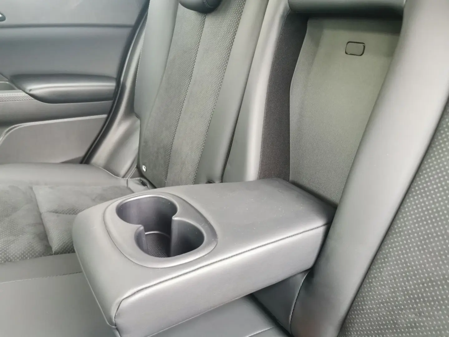 Eclipse Cross Plus 2,4l PHEV TEMP PDC KAM SHZ