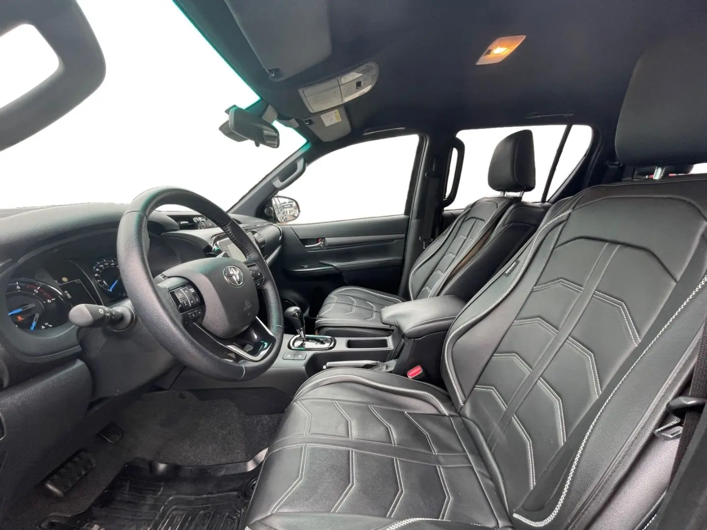Hilux Double Cab Invincible 4x4 *LED*360°*Leder*