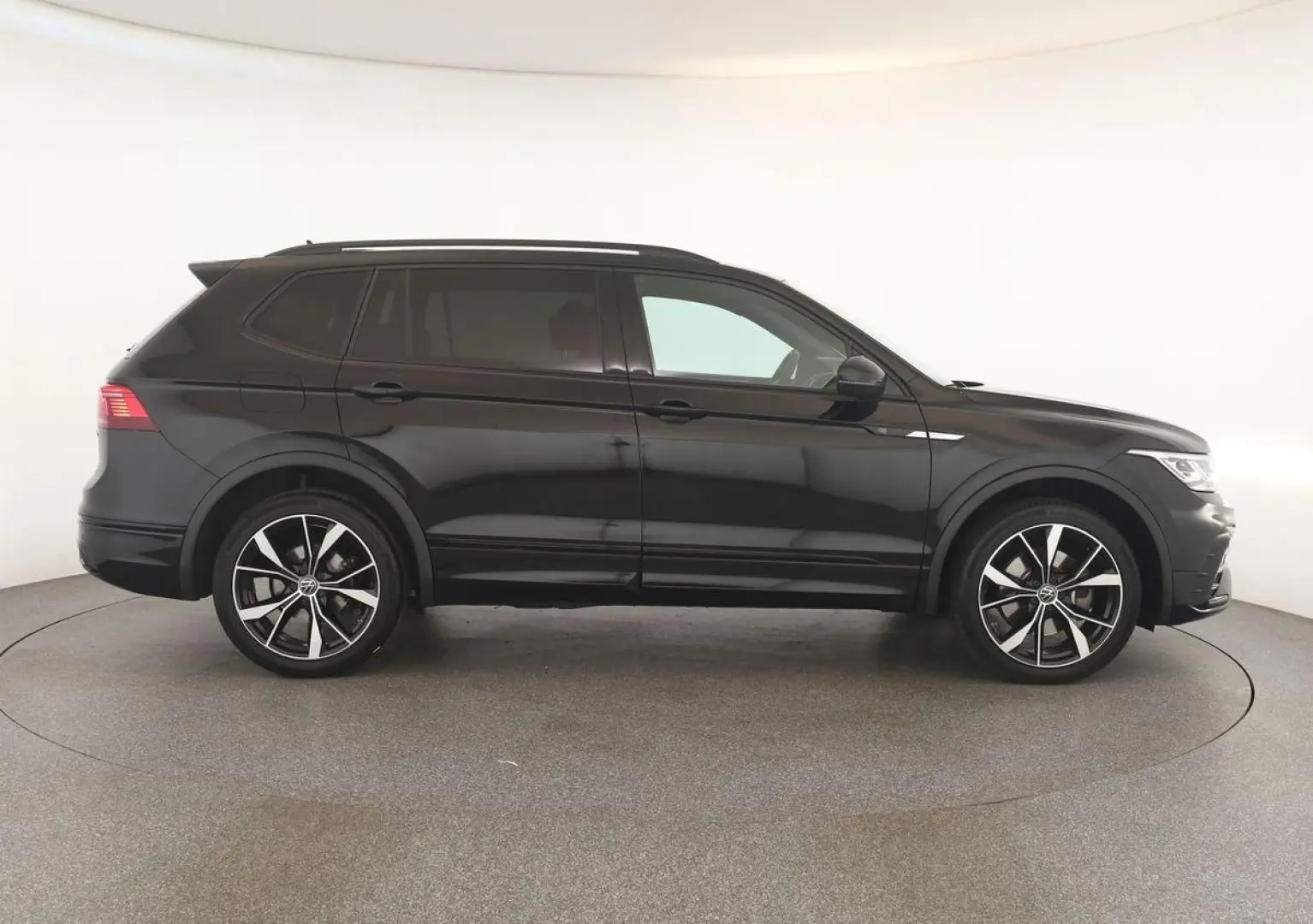 Tiguan Allspace 2.0 TDI 4M DSG R-Line 7 Pano AHK
