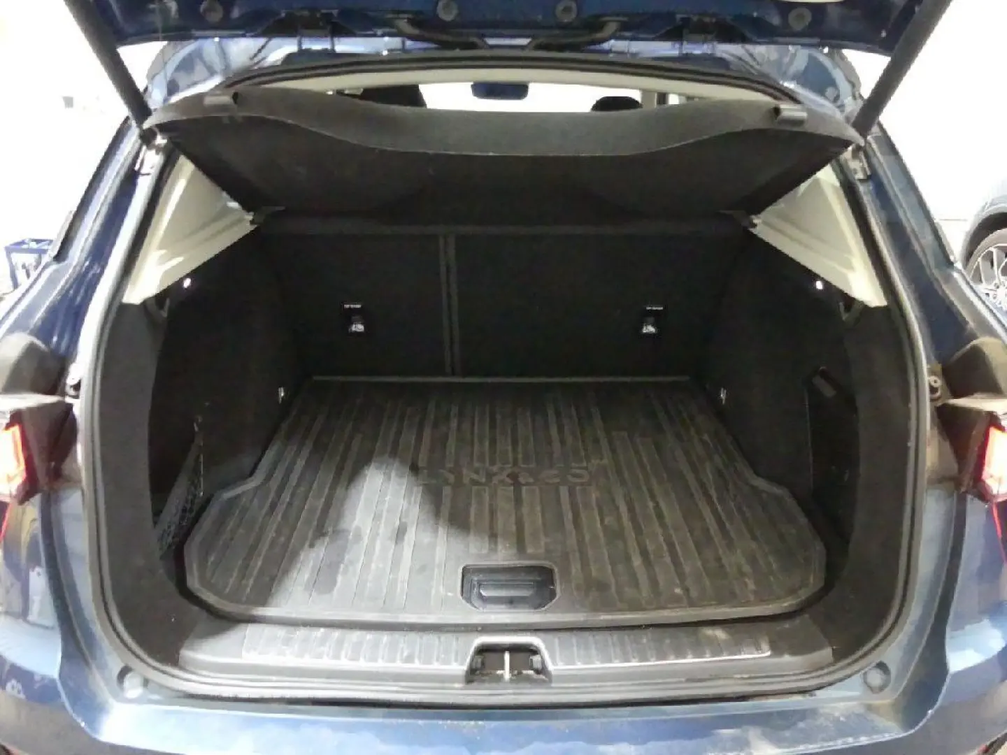 Lynk&Co 01 PHEV Pano ACC 20