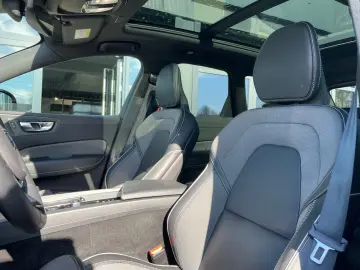 XC 60T6 AWD  R Design PHEV Pano Navi SHZ Kamera