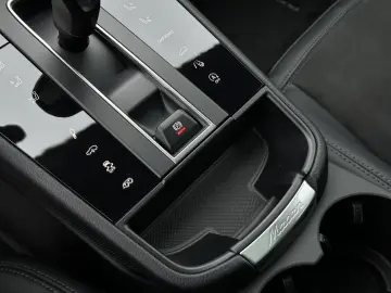 Macan GTS BOSE PANO Surround View SHZ LED