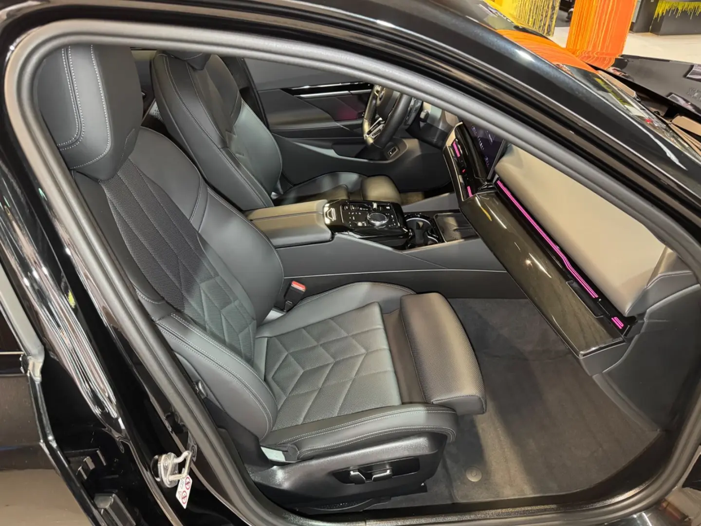 520d xDrive M Sport~PANO~HEAD-UP~H&K~KAMERA 360°
