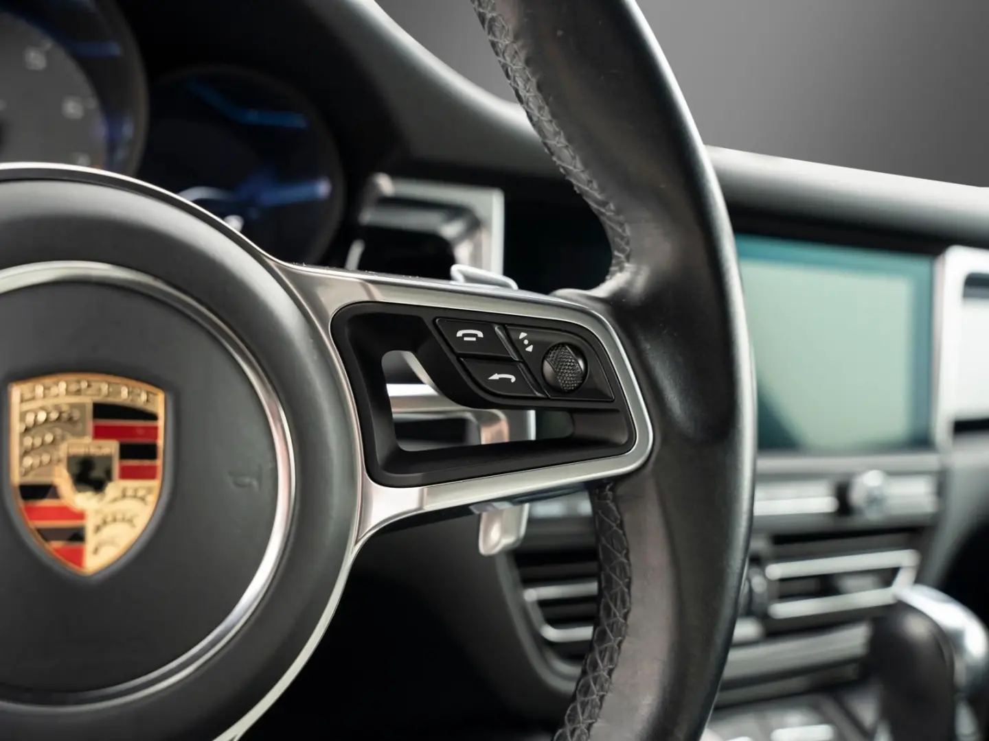 Macan S 18-Wege Sportsitze BOSE DAB+ 75 Ltr. 21
