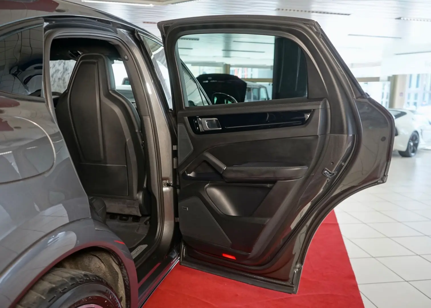 Cayenne E-Hybrid MwSt. SportDesign Chrono Abgas 