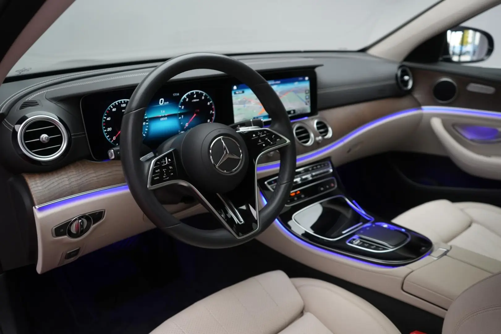E 300 9G-Tronic AMG Navi/Leder/Temp/Kamera/HUD/P