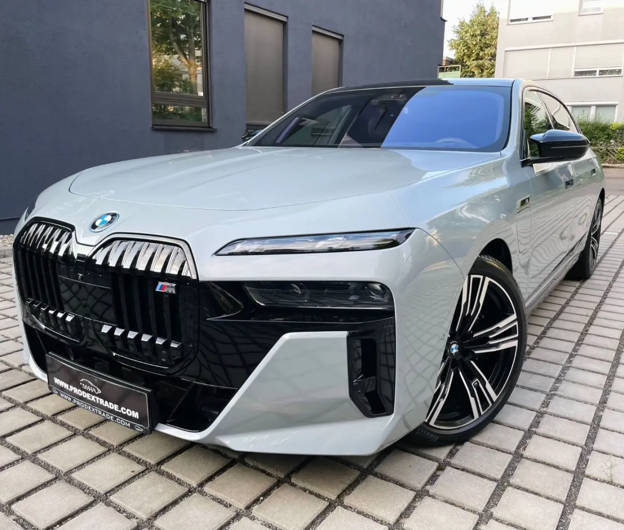 M760e xDrive INDIVIDUAL SkyLounge*A-Türen*B&W