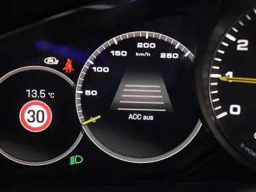 E-Hybrid Coupé  SPORTDESIGN-ACC-AHK-BOSE-21RS