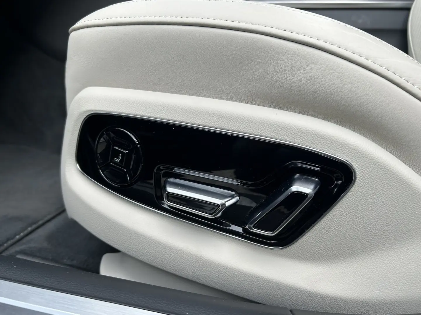 A8 50 TDI / Panoramadach / B&O Sound