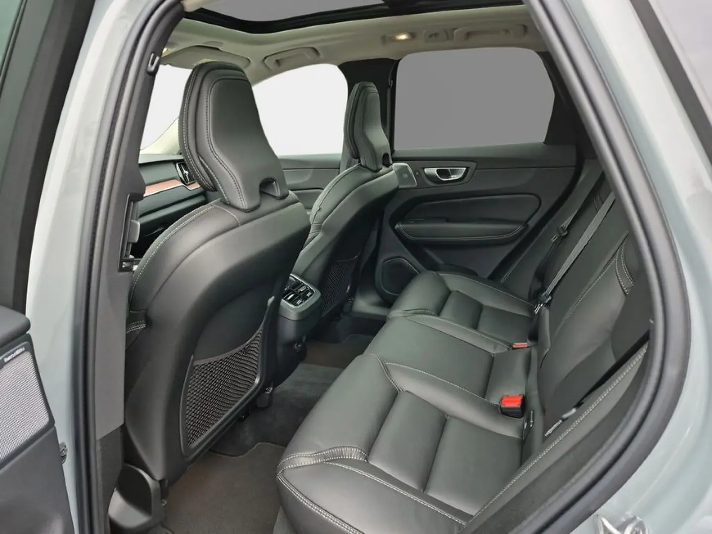 XC60 B4 D AWD Ultimate Dark  Pano * Sthzg