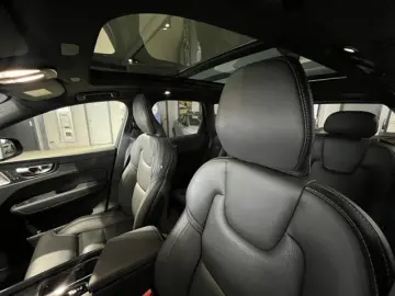 XC60 T6 Plus Black Edition Recharge AWD B&W HUD