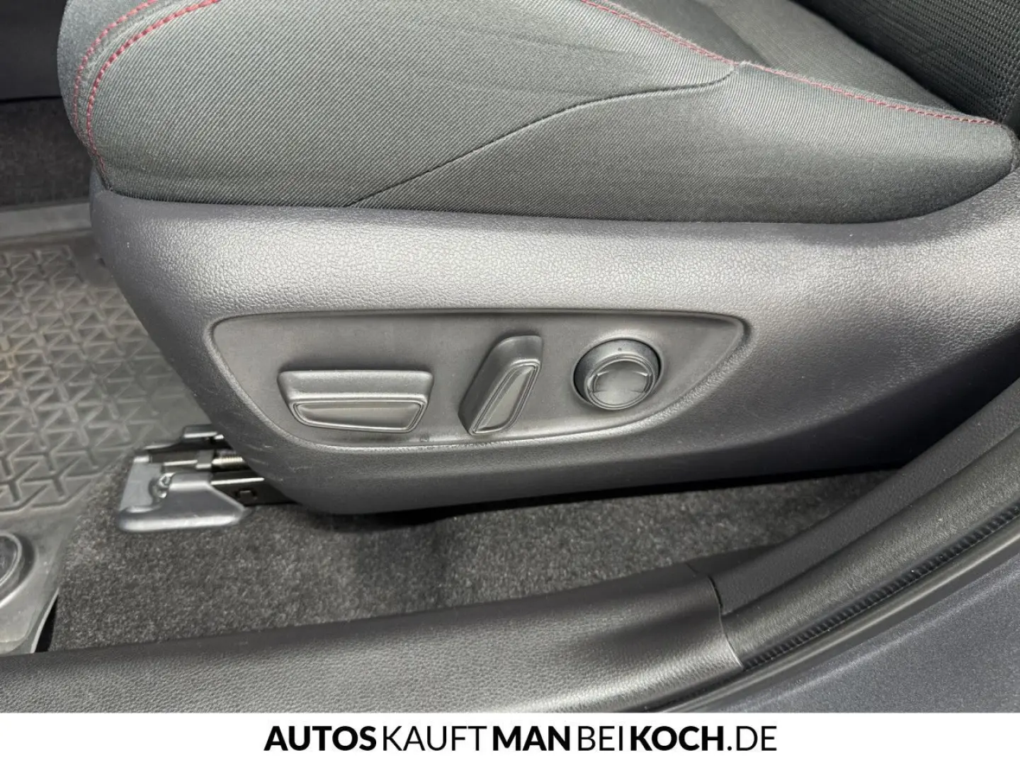 RAV 4 2.5 Plug-In Hybrid AWD i-Active AHK LED
