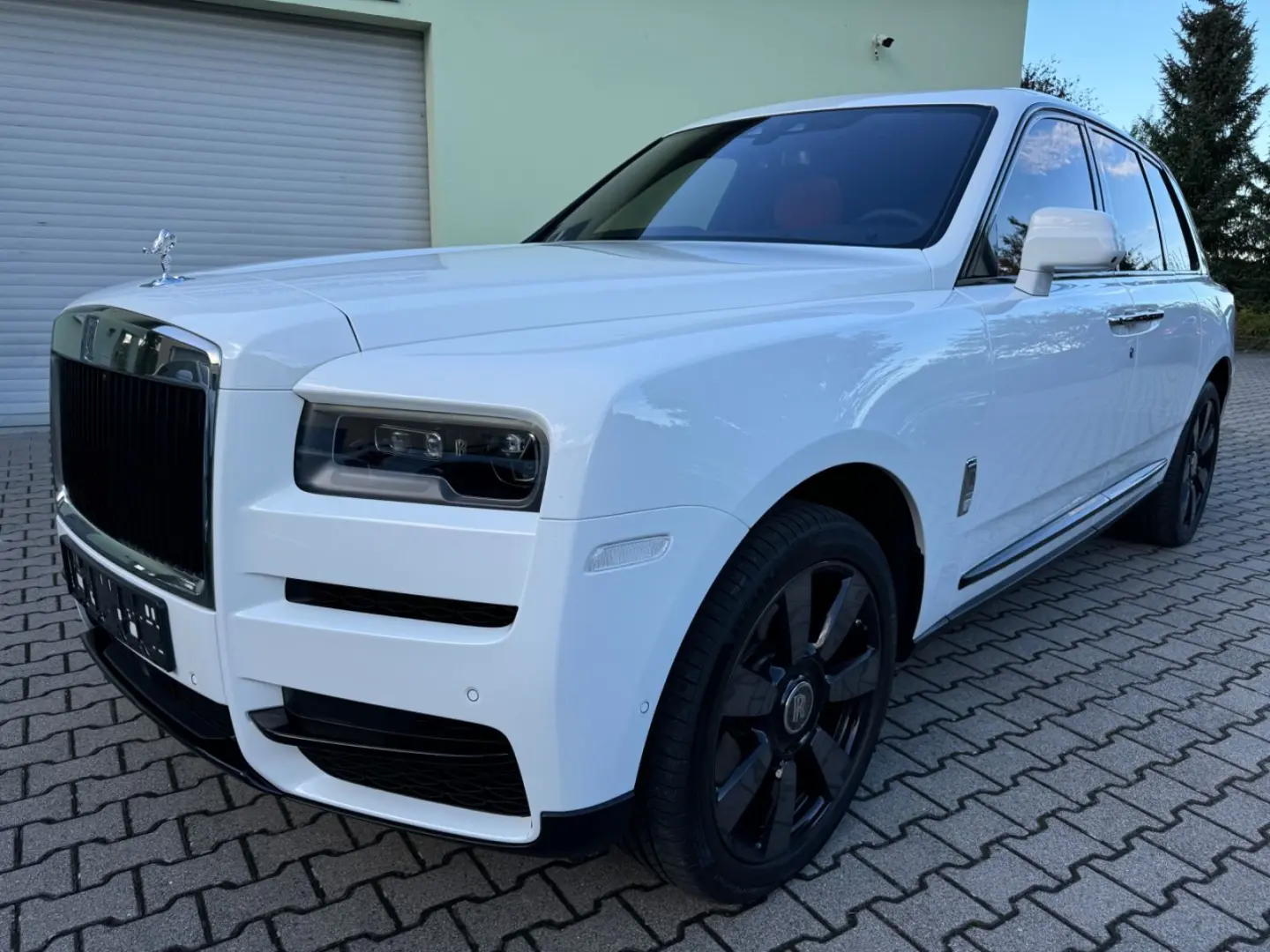 Cullinan Mandarin TV Bespoke HUD 360° Panorama