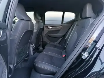 XC40 T4 2WD Plus Dark Recharge