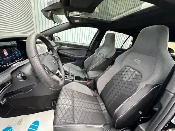 Golf VIII R-Line eTSI DSG PANO KEYLESS ACC KAM