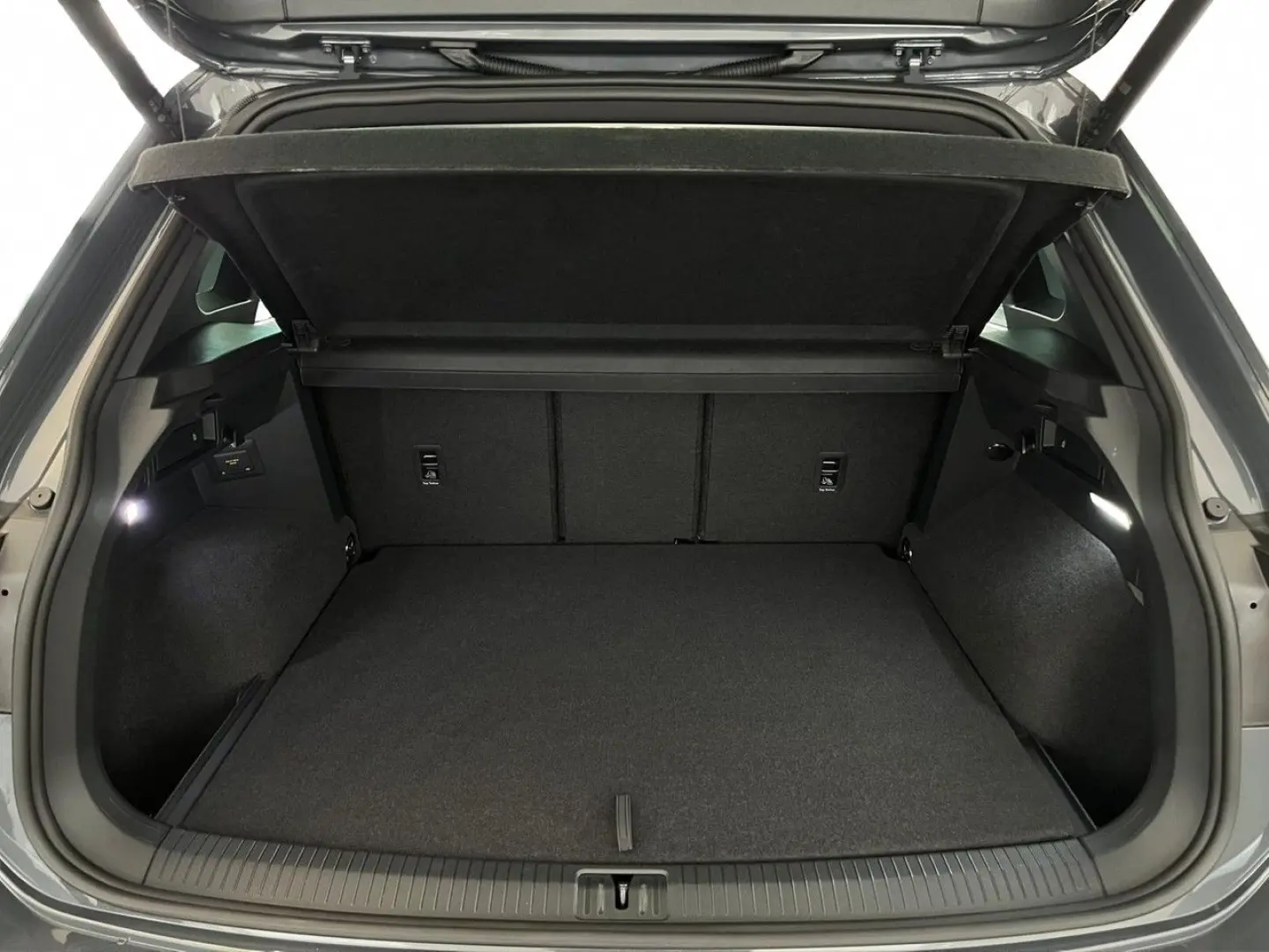 Tiguan 2.0 TDI DSG 4MOTION , R Line, R.Kam., AHK