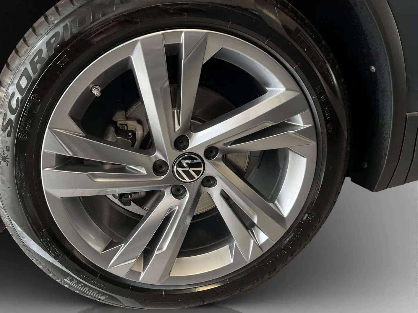 Tiguan 2.0 TDI DSG 4MOTION , R Line, R.Kam., AHK