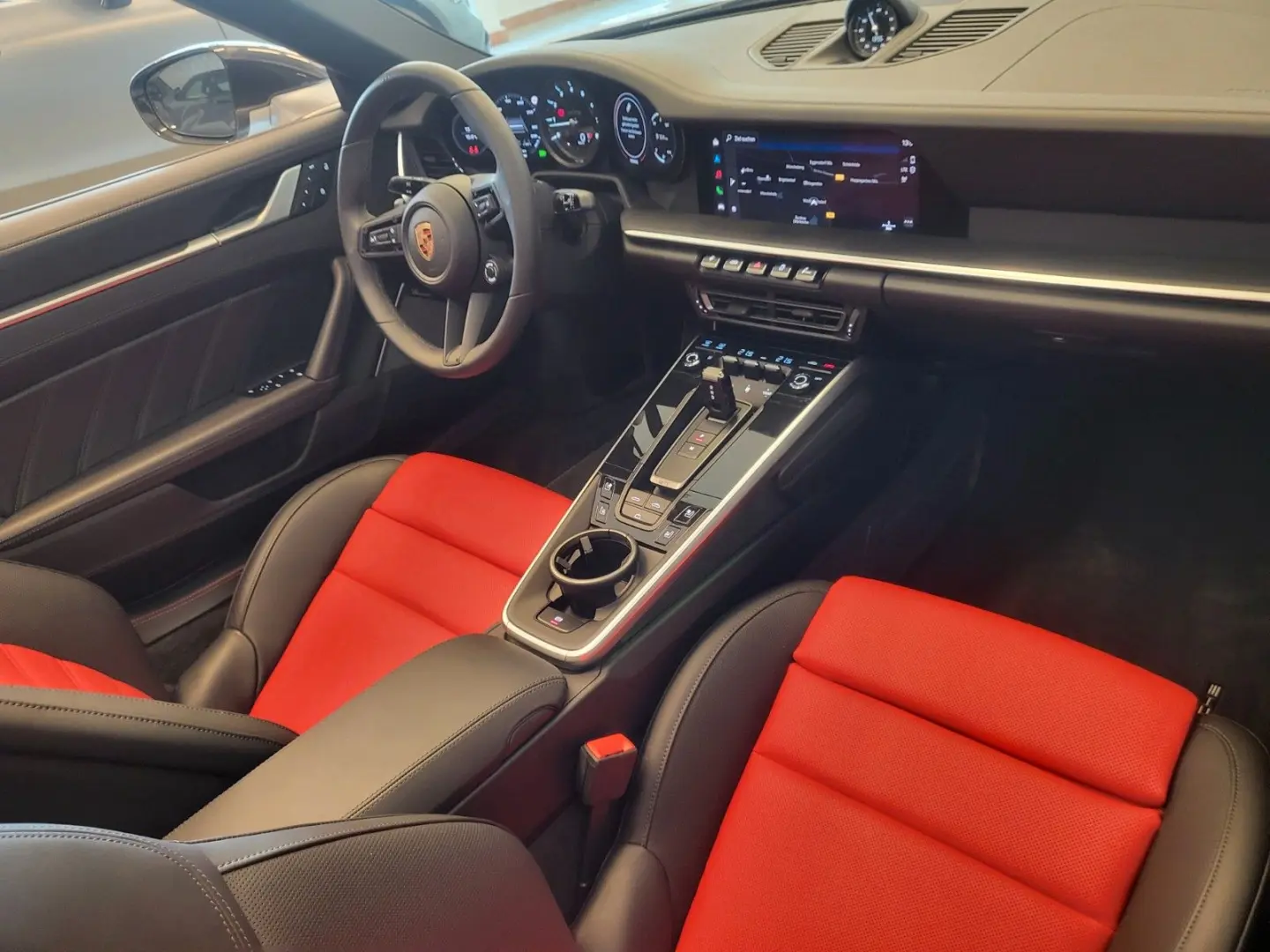 911 Carrera 4 GTS 4 Radlenkung /Carbon/Nacht