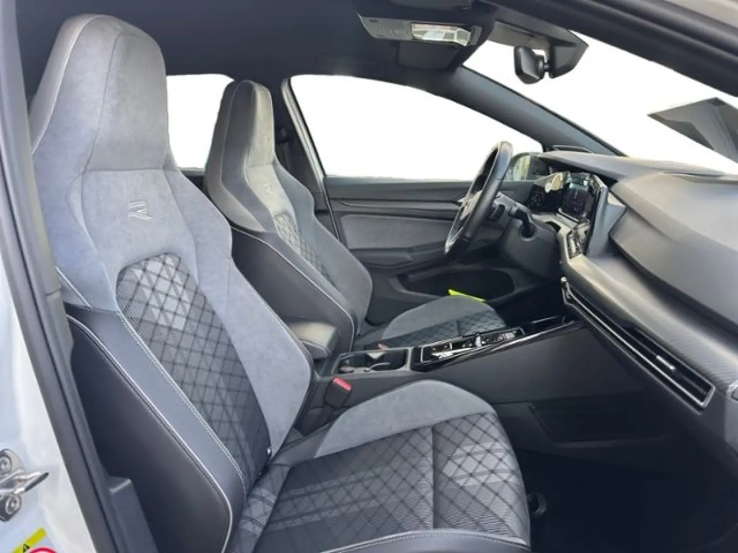 Golf VIII R-Line 2.0 TDI DSG LED IQ Navi ACC