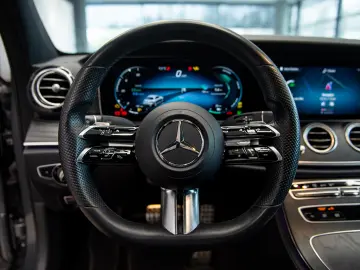 Mercedes-Benz Clasa E 300e 4Matic