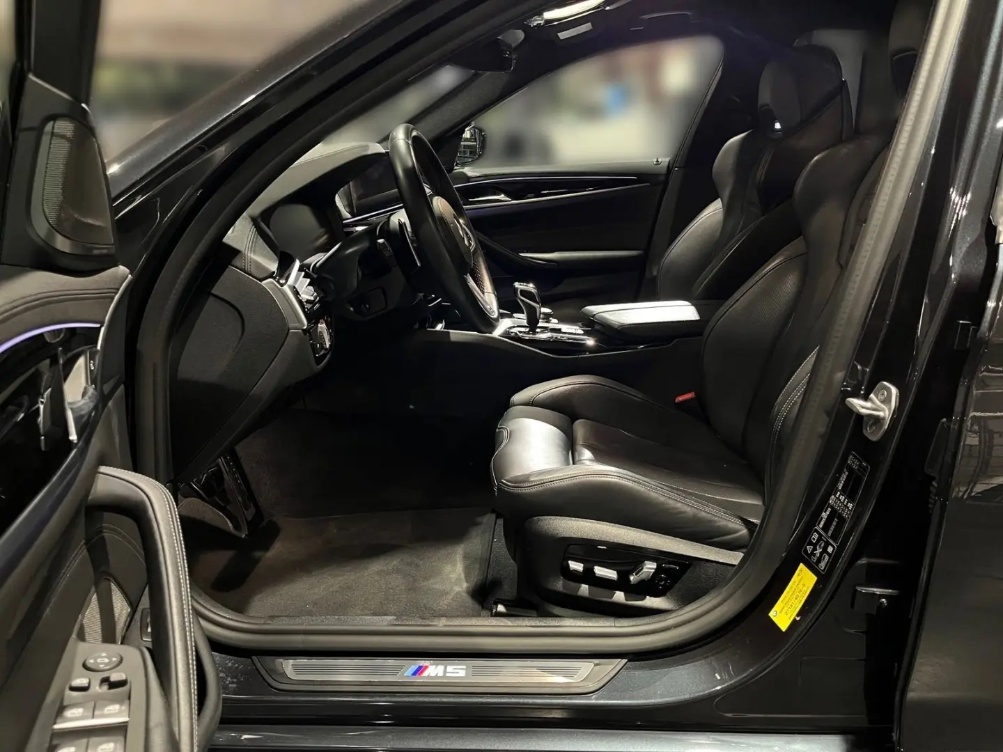 M5 Limousine