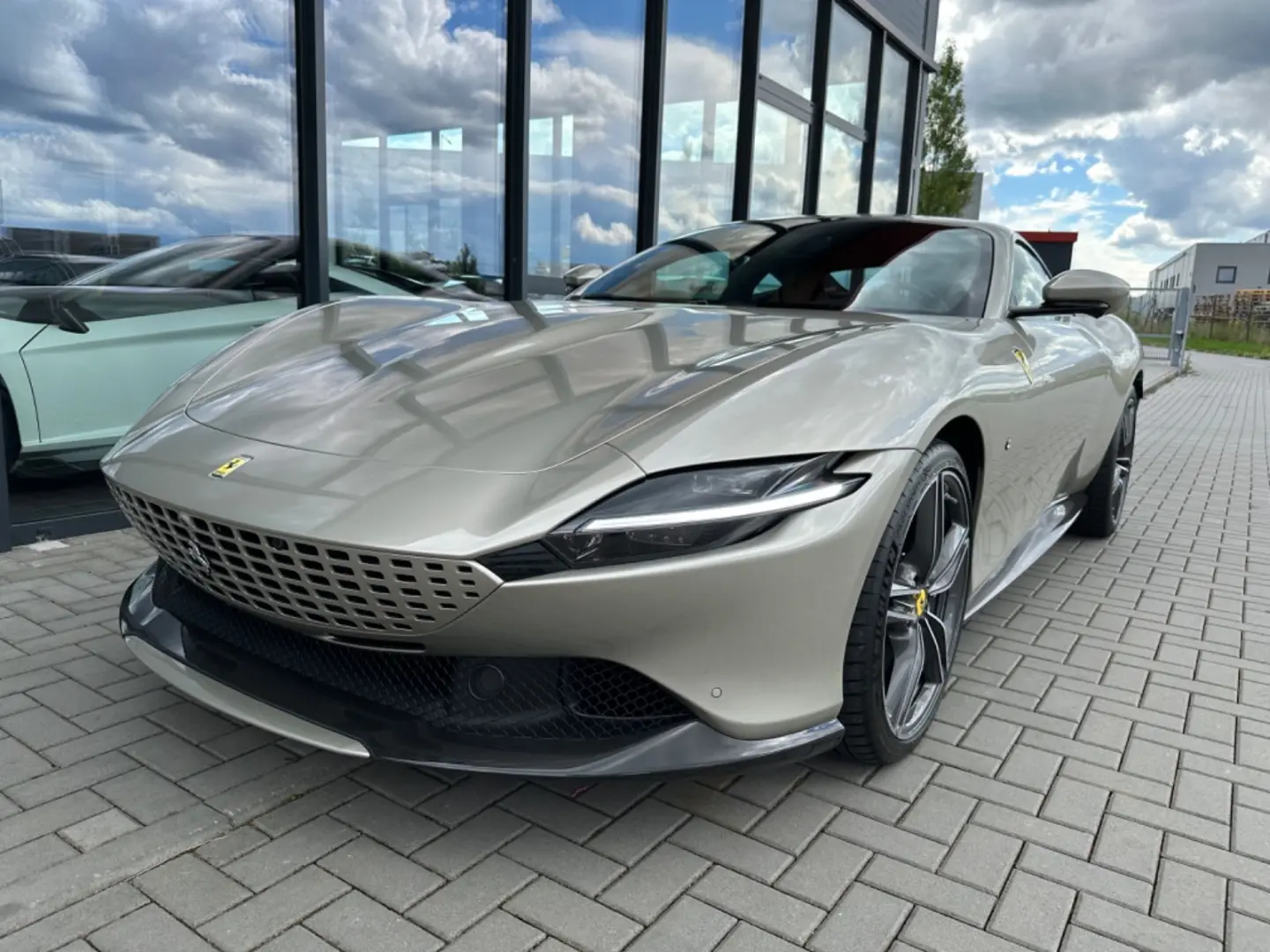 Roma 3.9 T V8 full carbon  JBL Alcantara