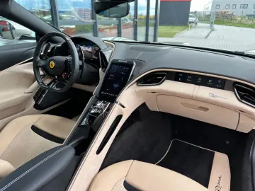 Roma 3.9 T V8 full carbon  JBL Alcantara