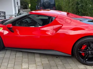 Ferrari 296 GTB 1.Hand Karbon Sitze Kamera