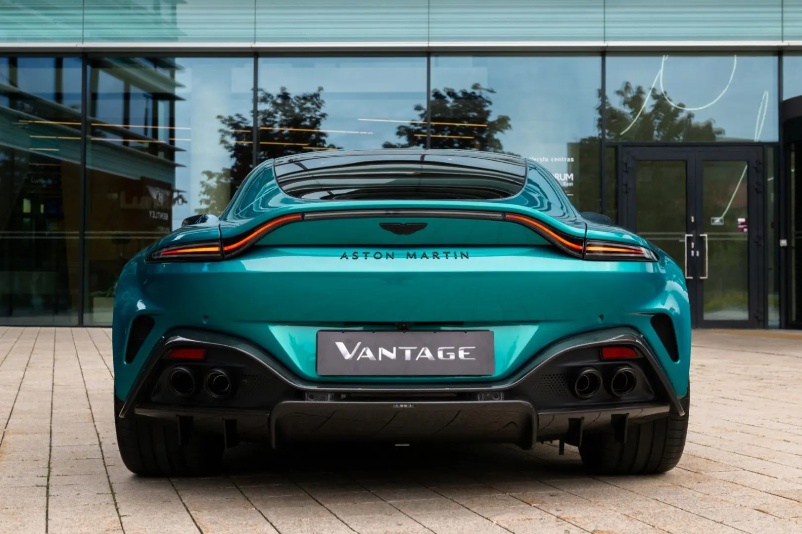 V8 Vantage Coupe