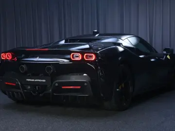 SF90 *FERRARI DENMARK*