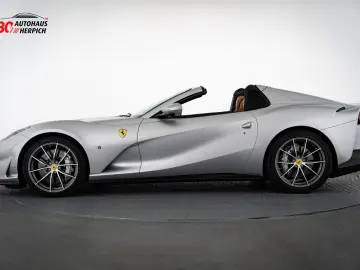 812 GTS Beifahrer-Display Lift JBL 20