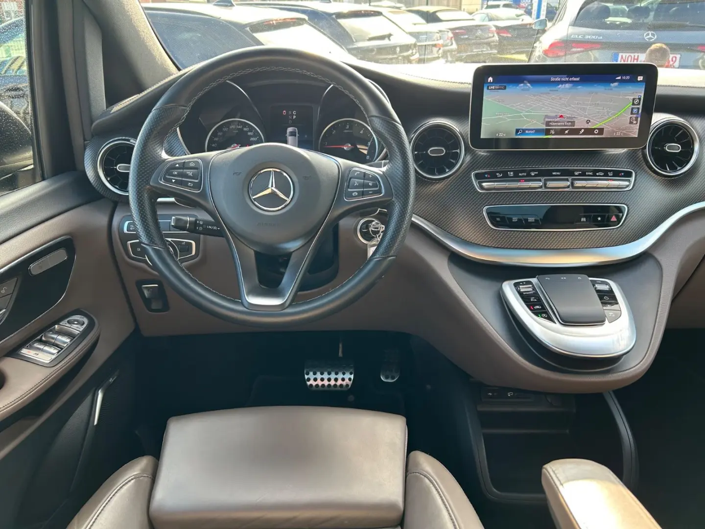 V 300d 4M Lang AMG -Pano-BelüSitz-Tisch-360K-19Z