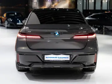 BMNW i7 eDrive50