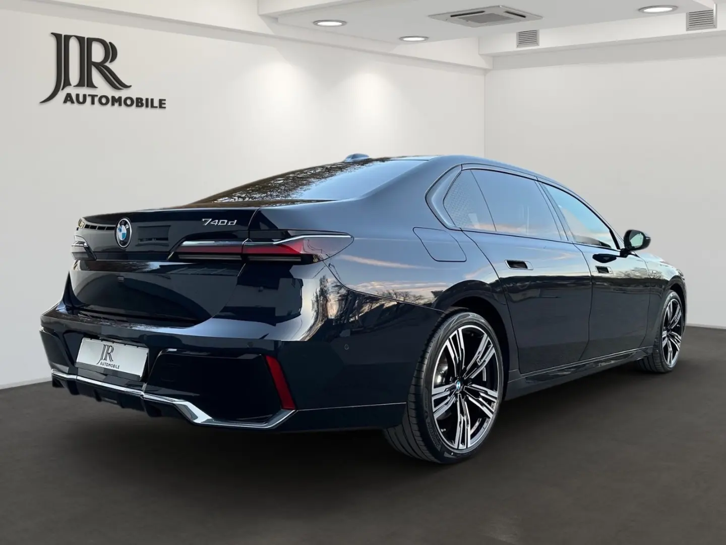 740 d xDrive M Sport   Fond-Entertainment , B&W