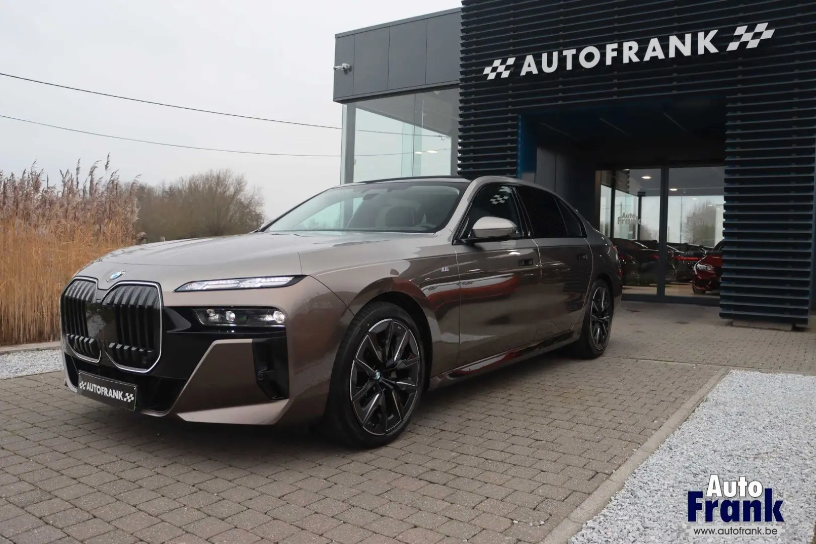 740D 4X4 / M-SPORT / 2-TONE / TV / LOUNGE / B&W