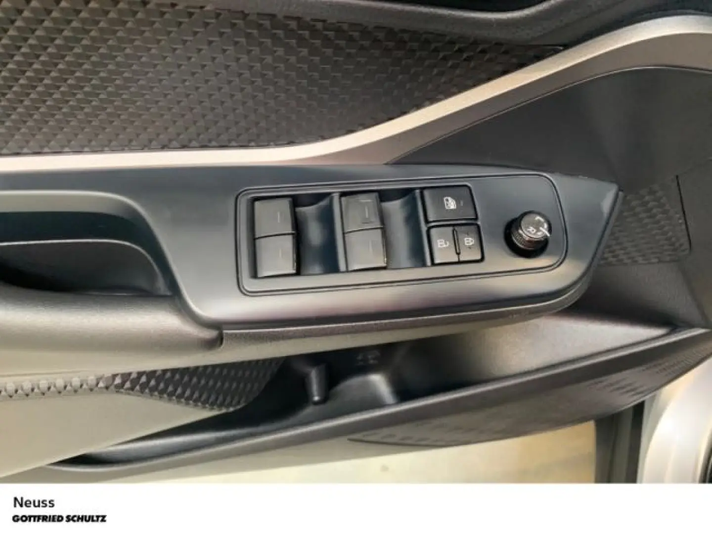 C-HR HYBRID FLOW CVT LED KAMERA BT USB ZV