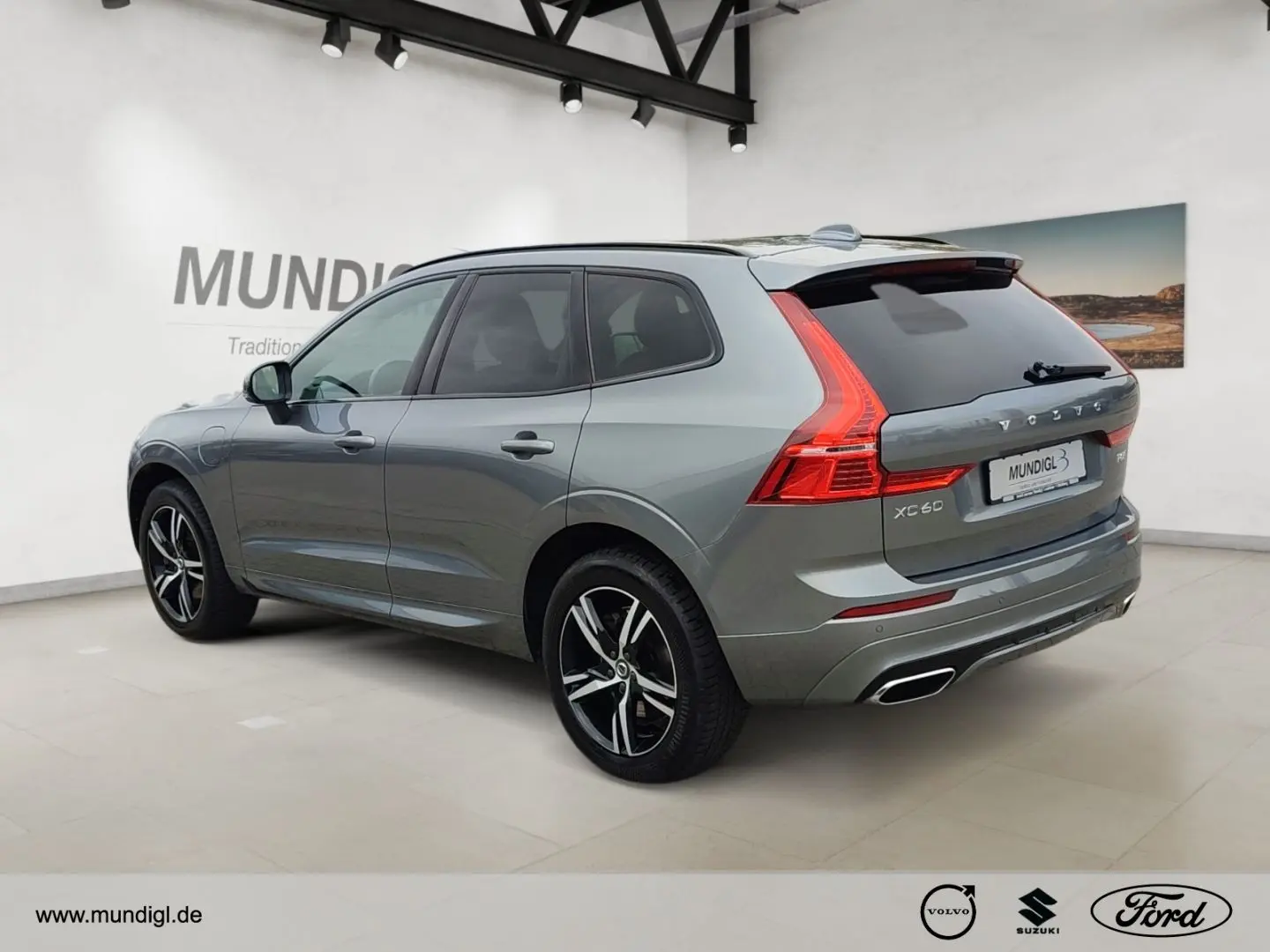XC60 R Design Plug-In Hybrid AWD T8 Twin Engine 
