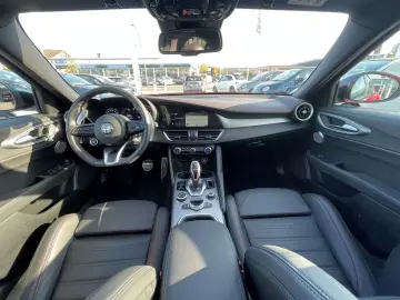 Giulia Competizione+SCHIEBEDACH+HARMAN+LEDER+BRE