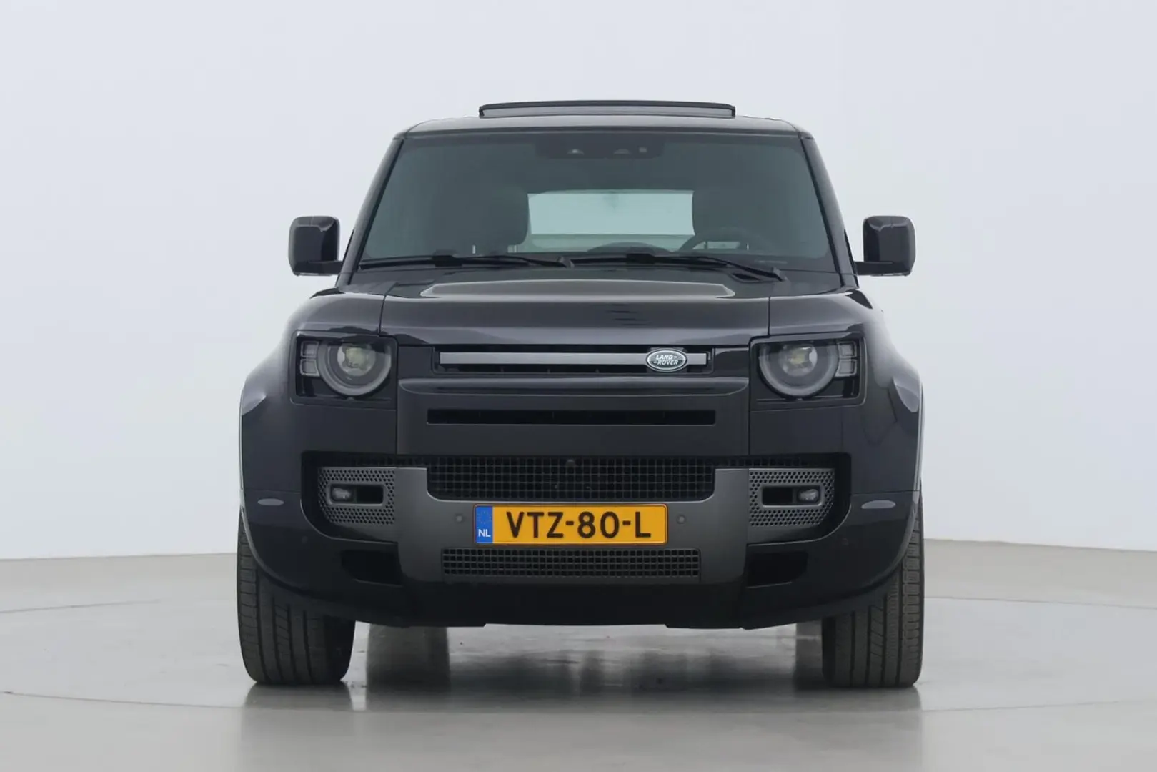 Defender 5.0 P525 110 V8 | COMMERCIAL | luftfede