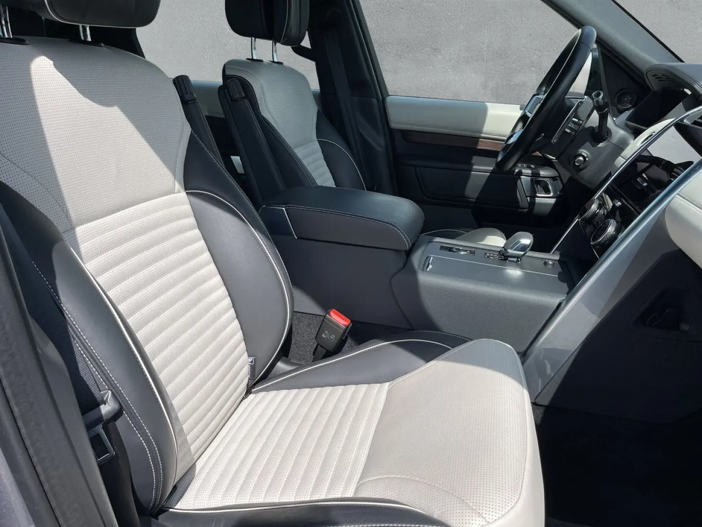 Land Rover Discovery D300 R-DYNAMIC