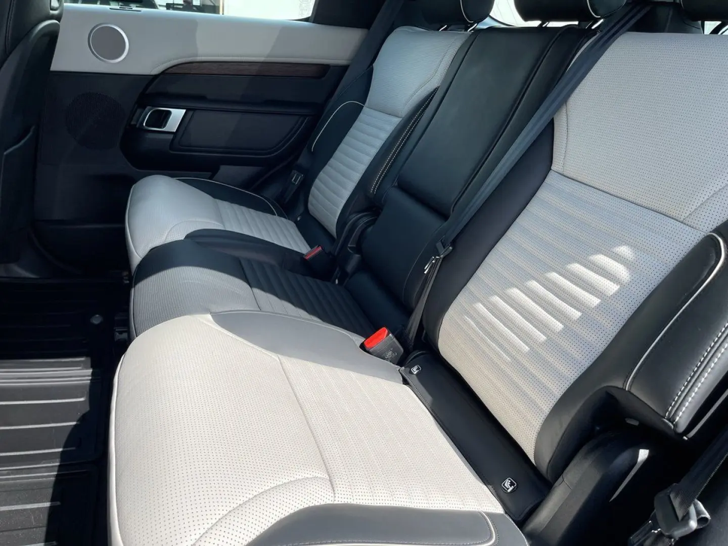 Land Rover Discovery D300 R-DYNAMIC