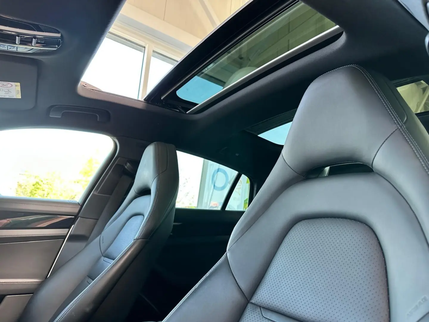 Panamera 4 E-Hybrid Carraraweißmetallic Approved